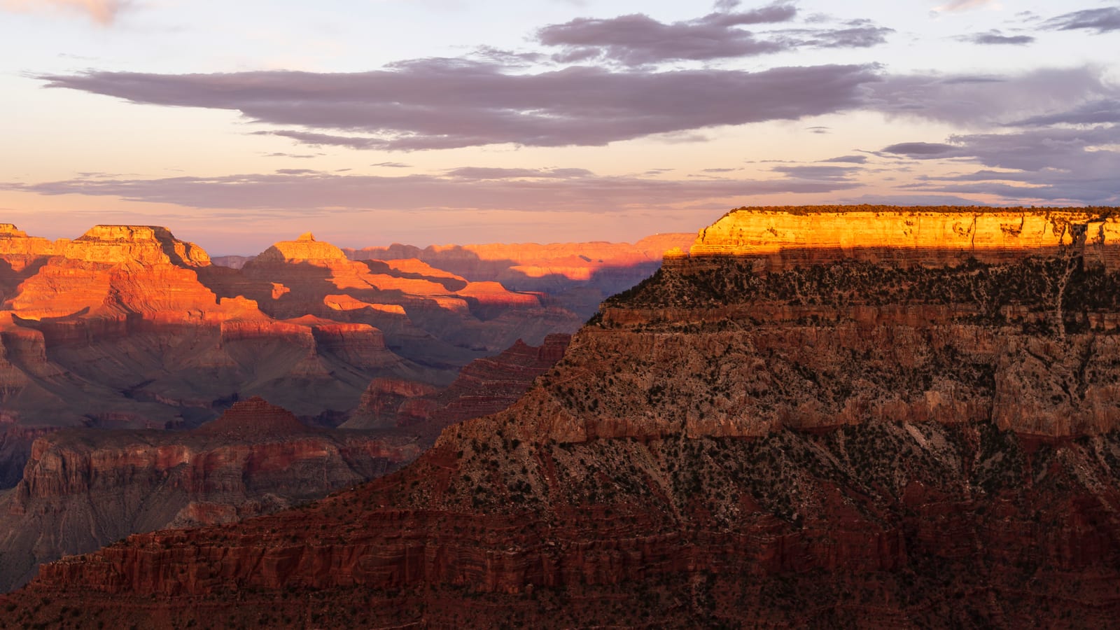 The South Rim of the Grand Canyon at sunset, Arizona, United States